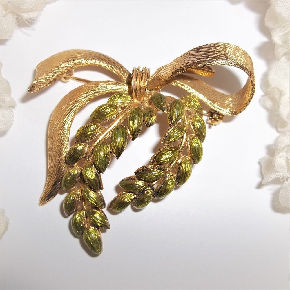 Joan Rivers Signed Gold Bow Brooch Green Leaves Laurel Corsage Pin Tack 7407